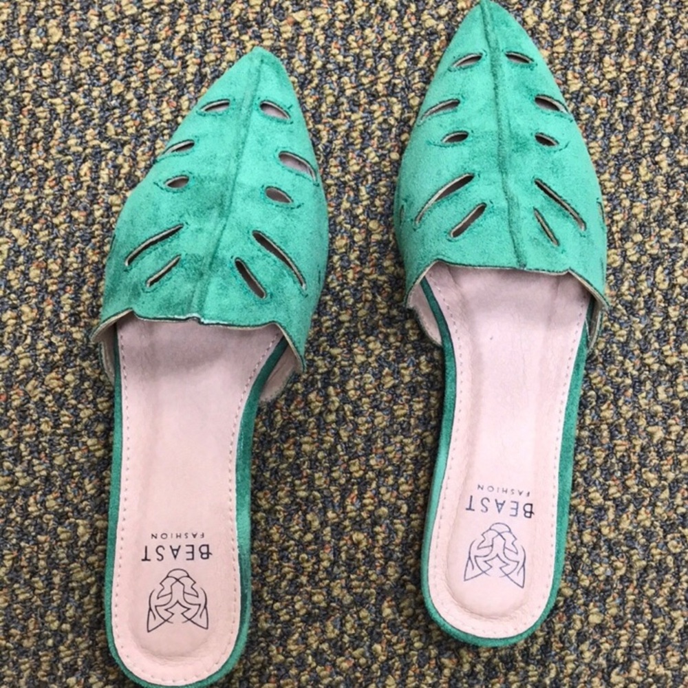 Green palm mule flats